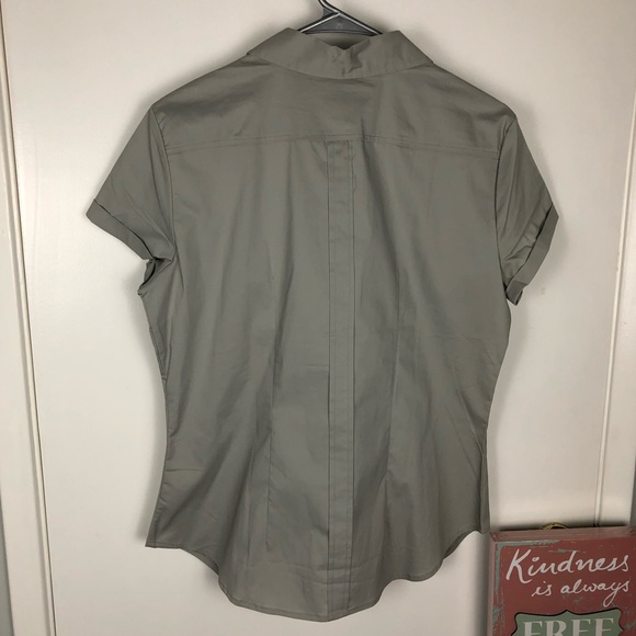 Gray Button Down Shirt🎈 - Picture 4 of 4